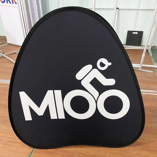 Wyskakujący baner trójkątny